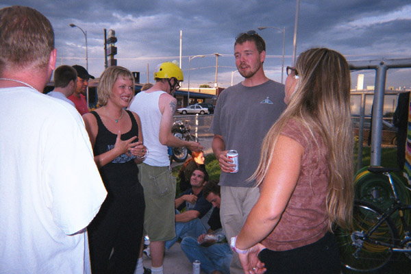 laramie_crowd01
