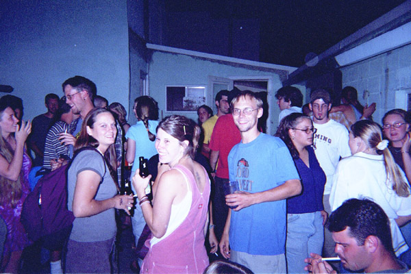 laramie_crowd03